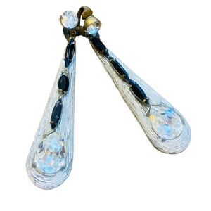 Vintage 1980’s teardrop clip on textured white metal earring rhinestones marquis